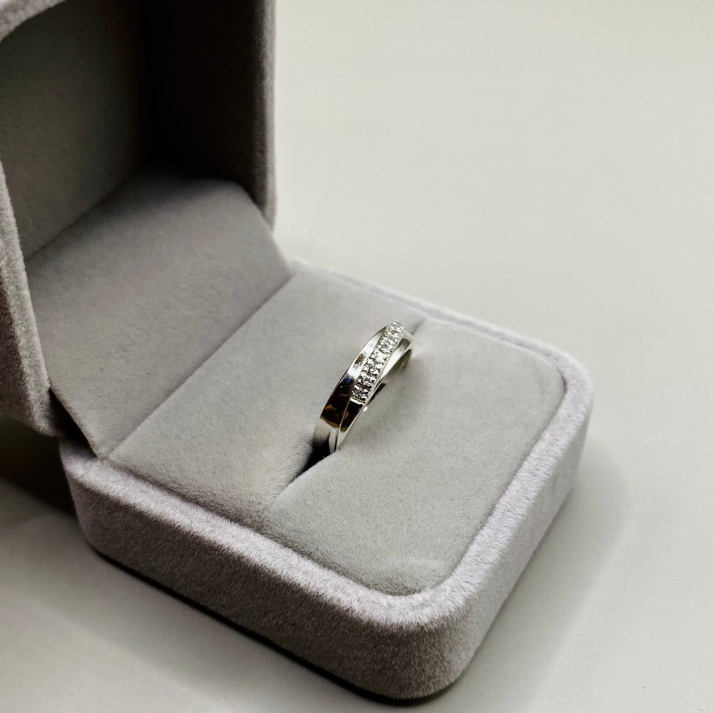 ANILLO ADHARA
